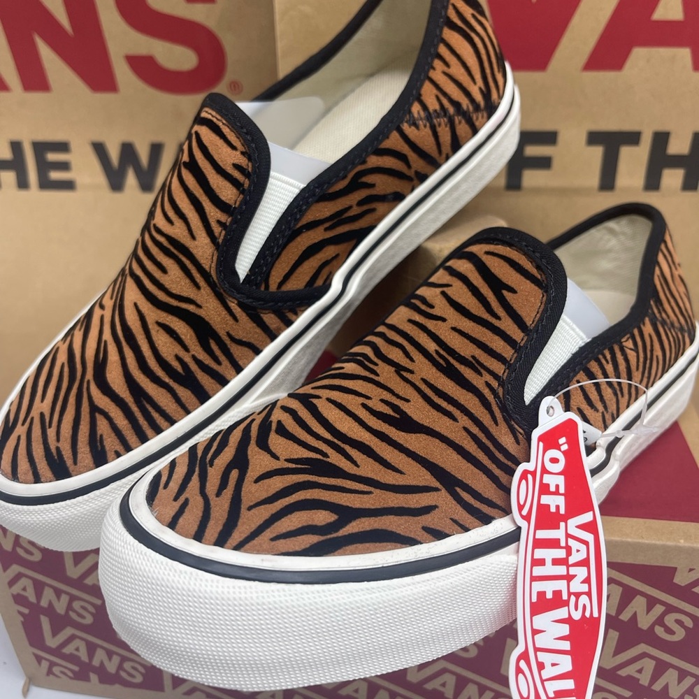 Vans Women's Slip-On Sf (Animal Stripes) Black /Marshmallow Sneakers
VN0A5HYQ9ZY - Picture 8 of 16